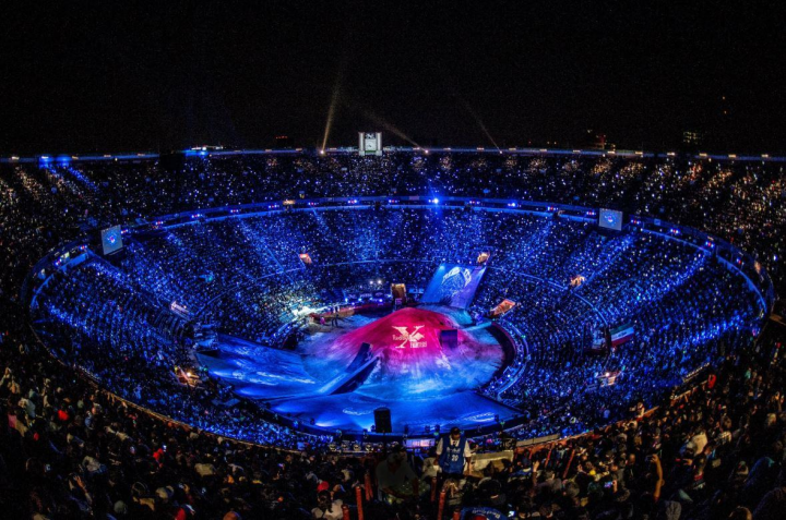 NoviosCasuales's tweet photo. Cosas que debes ver por lo menos una vez en tu vida: Red Bull #XFighters. Todavía hay boletos: http://t.co/r3KRTMO9tQ http://t.co/xsoSaonzv1