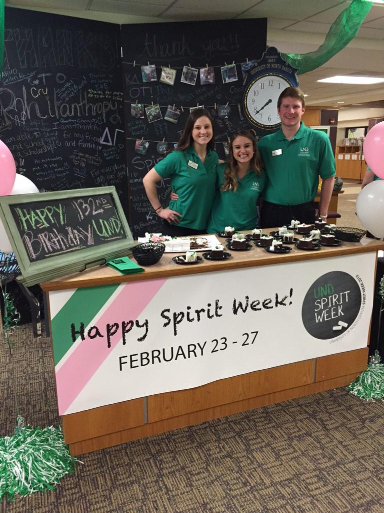 UNDParents's tweet photo. Thanks UND Student Ambassadors for helping @UND_Alumni celebrate Spirit Week!!Happy birthday UND! #philanthropy http://t.co/MDkGvp1kIm