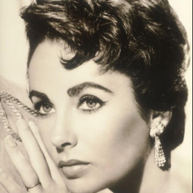 What a beauty icon she was, happy birthday Elizabeth Taylor   