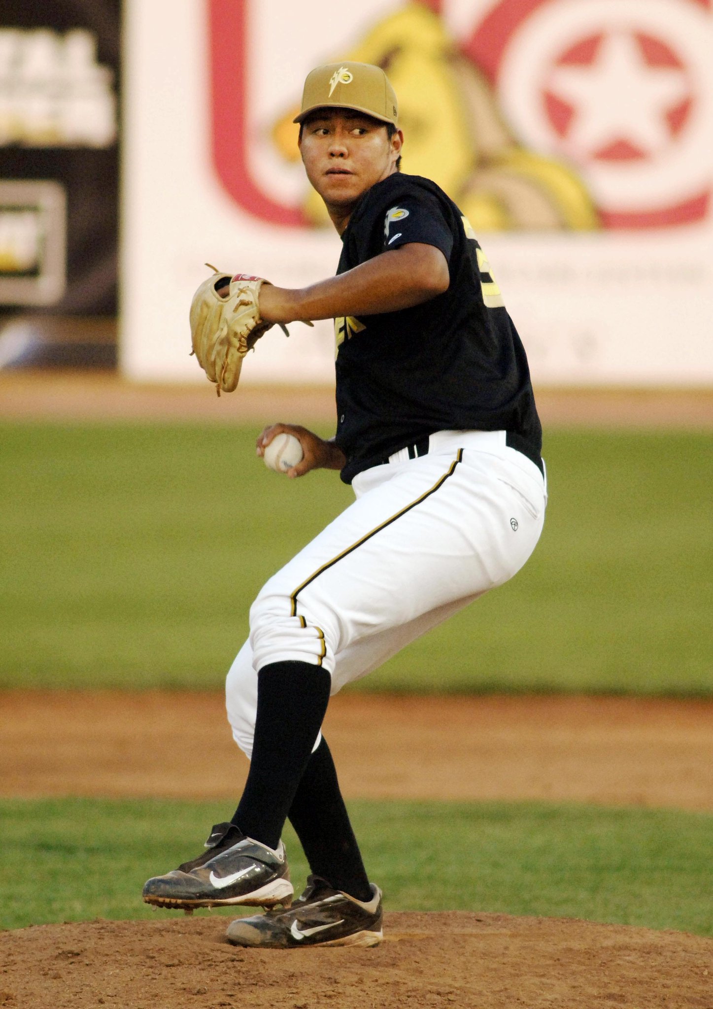 Happy 29th birthday to 2005 alum and current pitcher, Yovani Gallardo. 