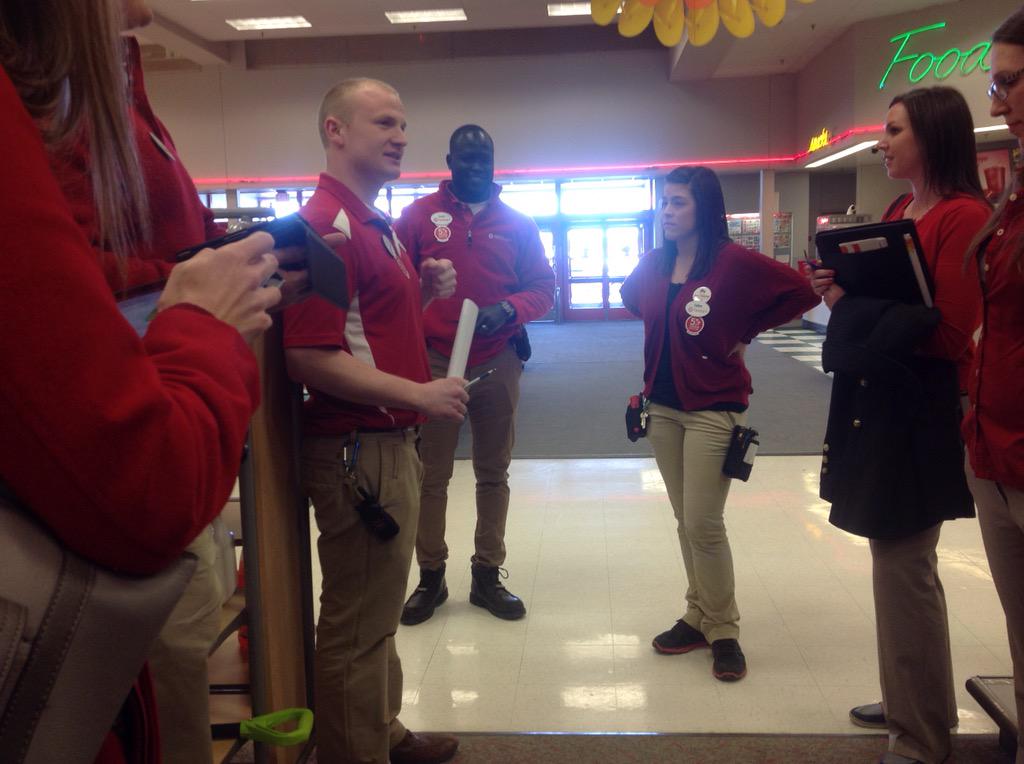 ETL-Jake@803 talking to group about how his store is above 93% amazed-great leadership&amp;recognition! #G199GuestFirst