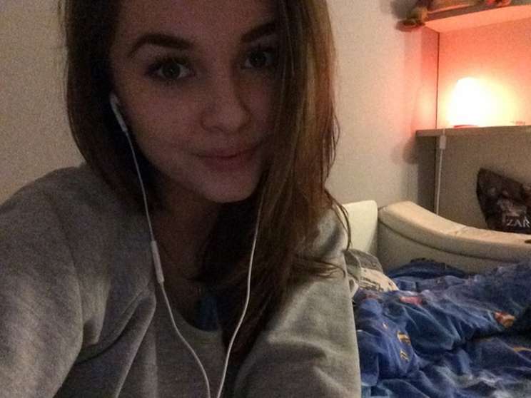 калмыкова виолетта викторовна волгоград. селфи плохого качества. красивые девушки с закрытым лицом. лицо красивой девушки 19 лет. девочка в плохом качестве.