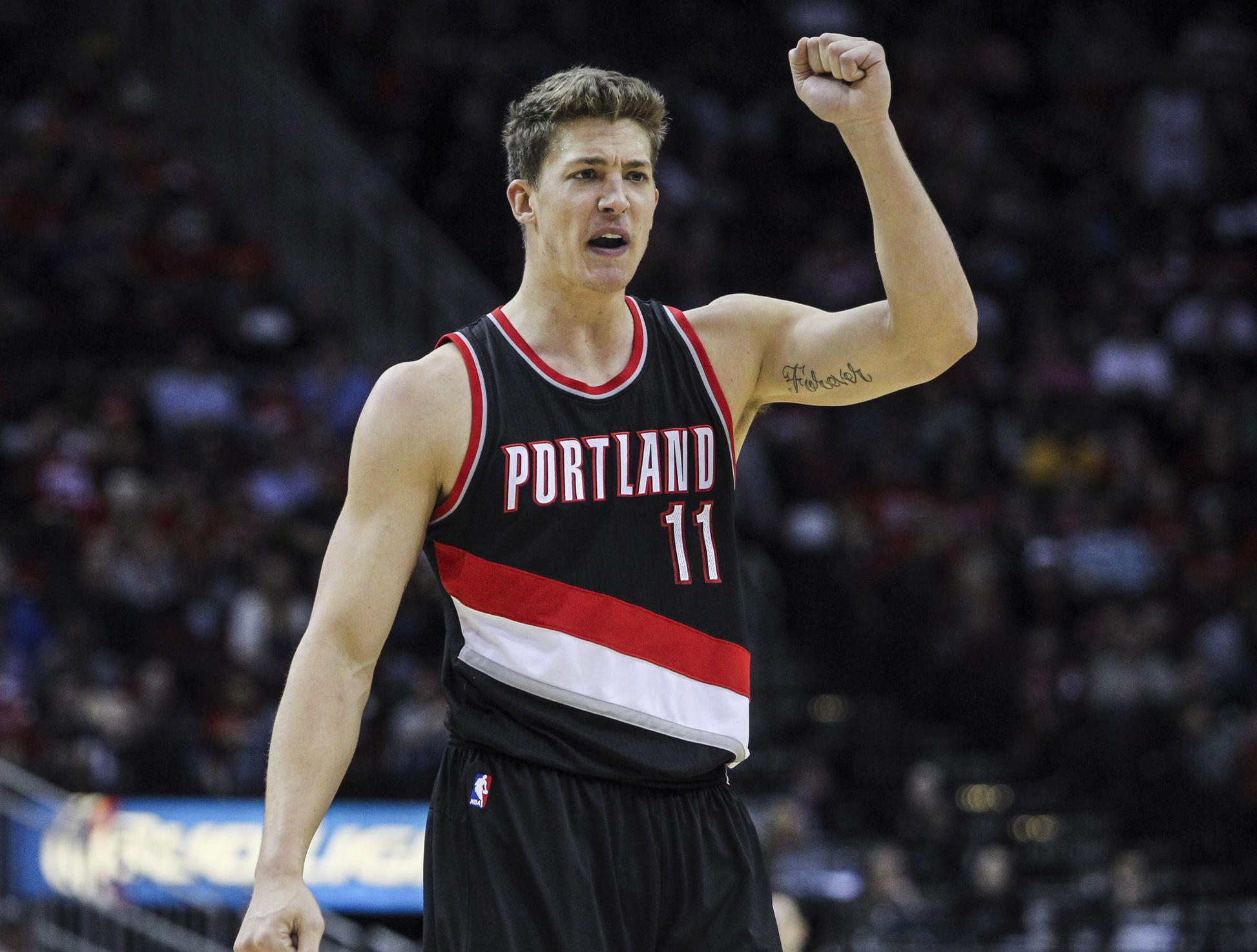 WOO Meyers Leonard turns 23 today! Happy Birthday   
