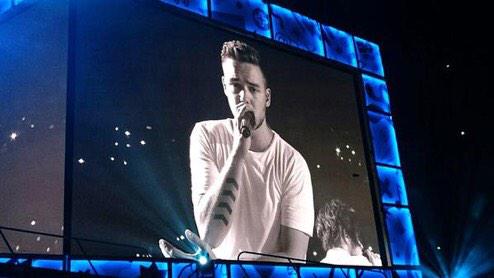 oneD_notes's tweet photo. Los chicos en el concierto del 27.02 en el Saitama Super Arena en Tokyo Japón - C http://t.co/wYKC7HMFeT