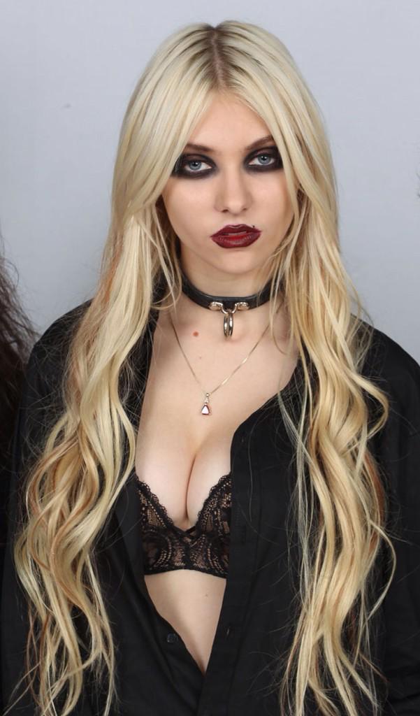 craftyandcrazed's tweet photo. Sometimes I want to look like @ZozeeBo sometimes I want to look like @taylormomsen http://t.co/a8PAcyvlHw