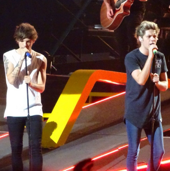 oneD_notes's tweet photo. Los chicos en el concierto del 27.02 en el Saitama Super Arena en Tokyo Japón - C http://t.co/KrCsYJ60lq