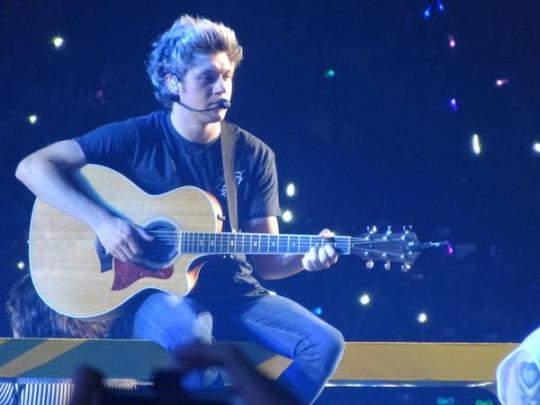 oneD_notes's tweet photo. Los chicos en el concierto del 27.02 en el Saitama Super Arena en Tokyo Japón - C http://t.co/6bUjWIKzLY
