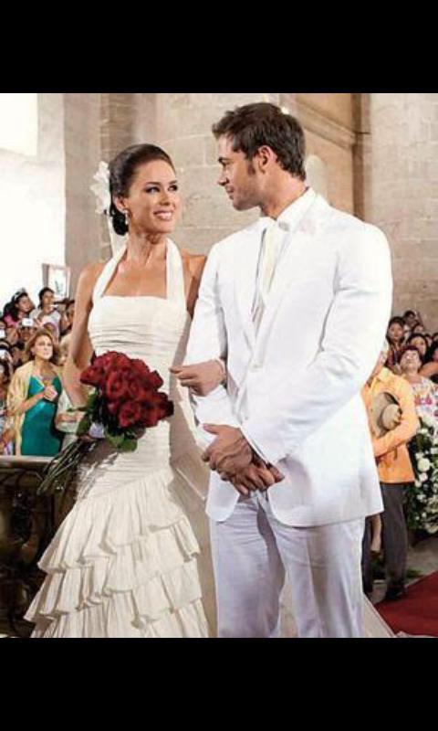 ChapadaDoLucasL's tweet photo. Na minha humilde opinião, esse casamento foi o mais divo das telenovelas #FinalSortilegioBrasil
#Sortilegio88 # http://t.co/E6fF7uXf30