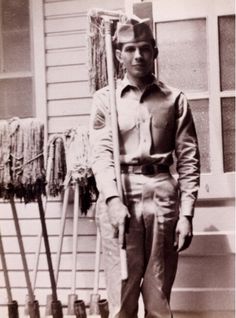 USArmy's tweet photo. We honor the memory of the late #USArmy Veteran/actor Leonard Nimoy, who passed today at 83. http://t.co/5zMVUnBu3m http://t.co/YP9FOB6vE9