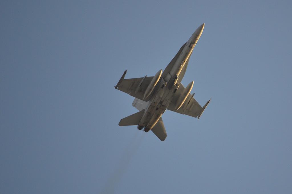 LGBAirport's tweet photo. Up, up and away. #F18Friday http://t.co/dSxZlpekSS