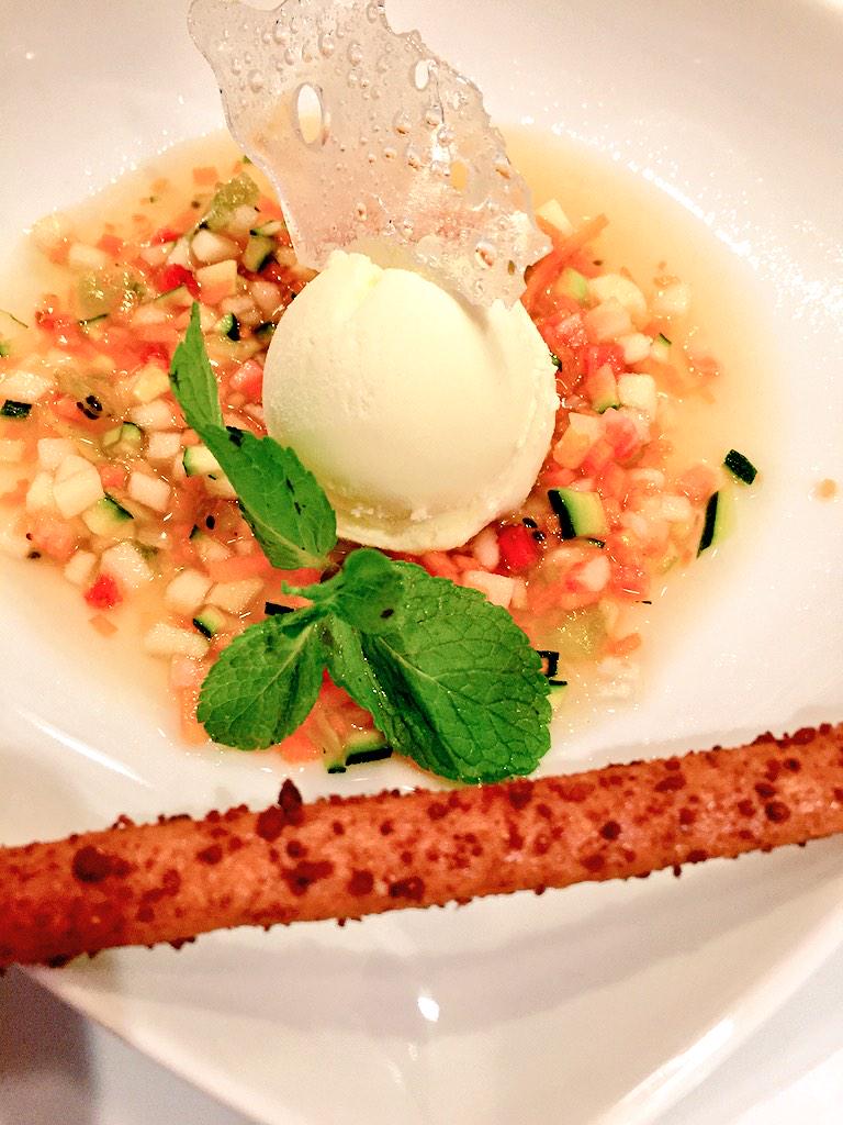 Food2T's tweet photo. #cenagourmet per team #quintaessenza dell'evento #gustosportivo: bravissimi ragazzi #enaiptione!@DegustaTrentino http://t.co/0vZgNgvSbA