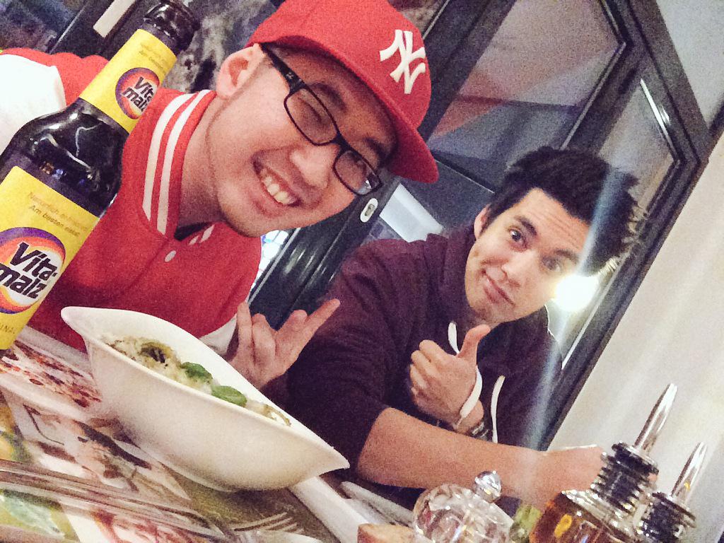 Steve_Heng's tweet photo. Jetzt fett Vapiano Abendessen mit @JustKetchupYT 😋👍 #VollReal #WhatDalos http://t.co/mKHOmxAgOL