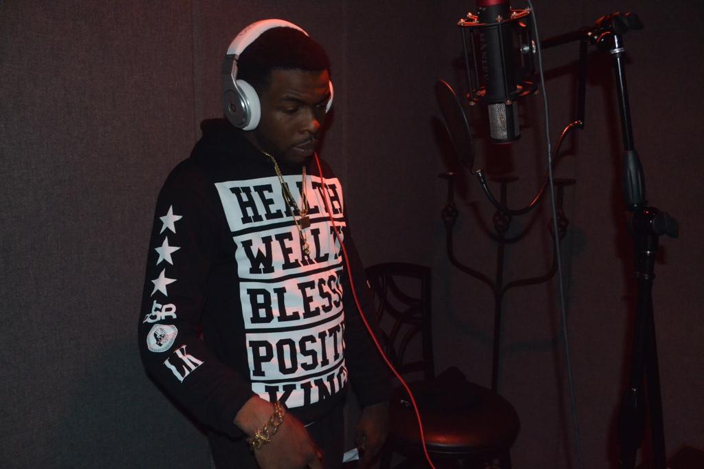 mightymyles1's tweet photo. Not going back and forth wit you lil niggas #TrillBack @MonteRebel http://t.co/OhrkMn73cR