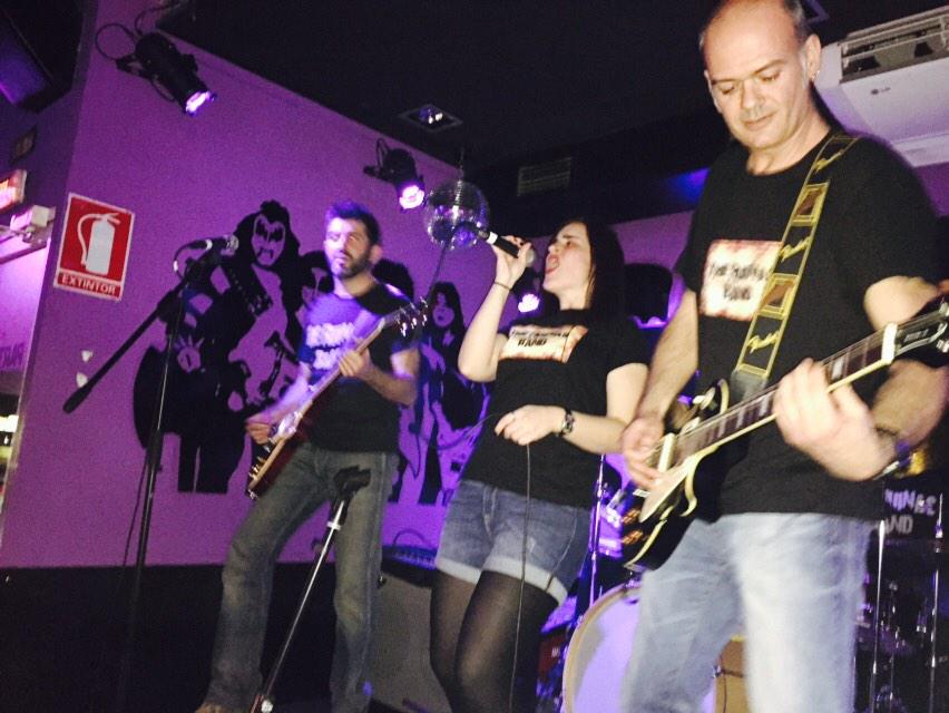 ELTRASTE_'s tweet photo. En concierto desde  Puertollano ruinas band en traste ciudad real necesita tu puntuación http://t.co/jWtd9yvv6a