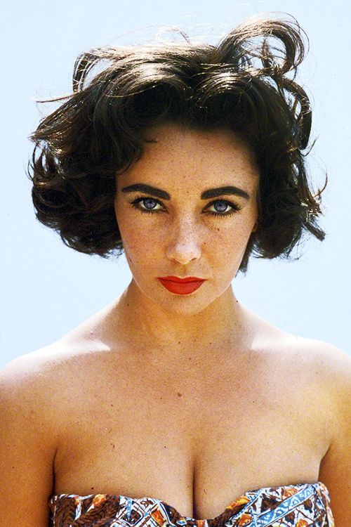 Happy Birthday to talent extraordinaire, Elizabeth Taylor. Hard to believe its been almost 4 years since her passing. 