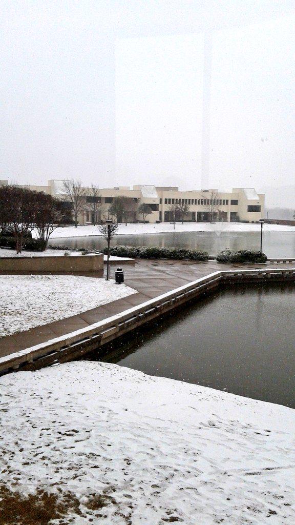 shaharyaryaryar's tweet photo. #PESHsnow http://t.co/Ntp2VGYkZf