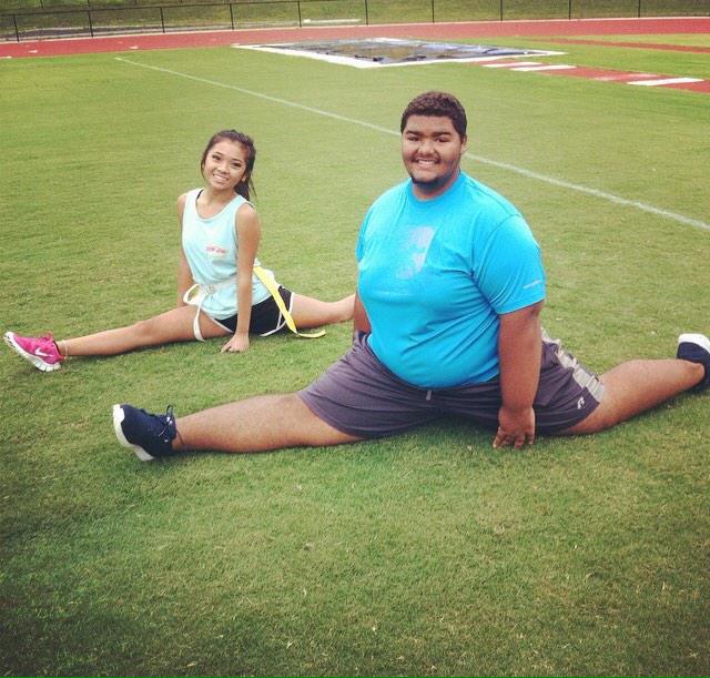 devantaebb's tweet image. Love doing splits #splits #cheer #malecheerleader