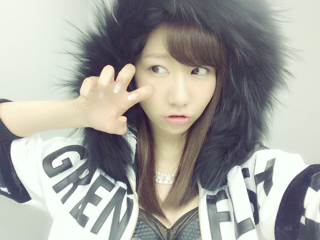 Yukiriiiin__K's tweet photo. おはよーございます。
今日も朝から撮影でっす🍒

新曲の衣装のフードをかぶったら
こうなる。ふむふむ。 http://t.co/N4PfIw769Z