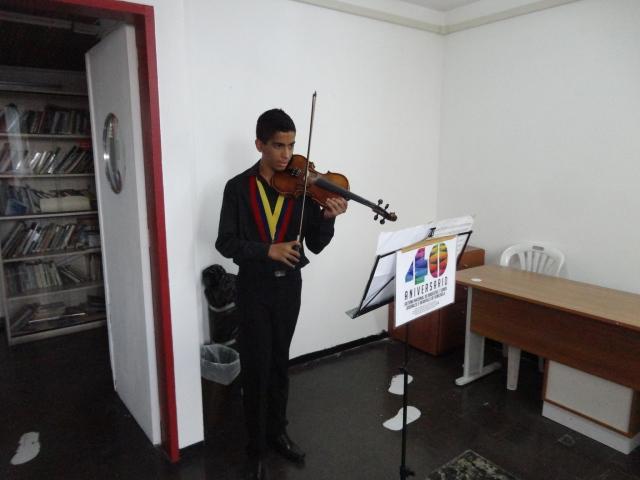 alexeyroja5's tweet photo. Mi Concierto N° 7 de 10 en FUNDARTE de la alcaldía de caracas 25/02/15 @OrquestaJFDC #ElSistemaCumple40 @elsistema http://t.co/SFqsg7VXCp