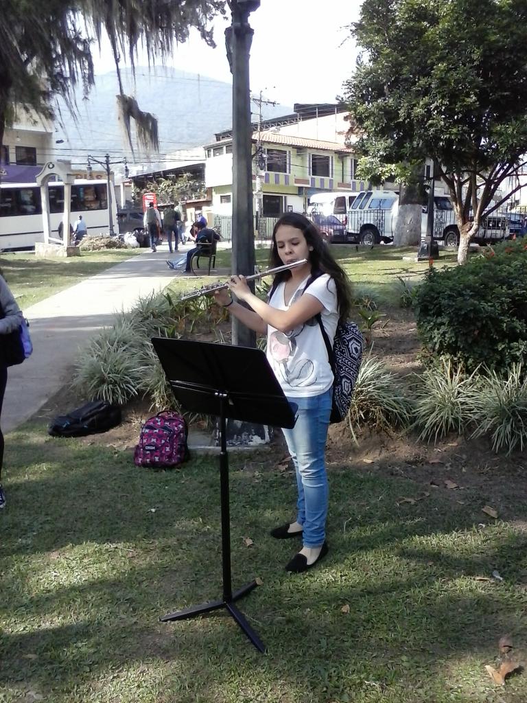 El_Valedgar's tweet photo. Compartimos música en  el 40 ANIVERSARIO. Mérida 27/02/2015 #ElSistemaCumple40 @elsistema @fosjiem @maleon10 http://t.co/weZ5ISZPau