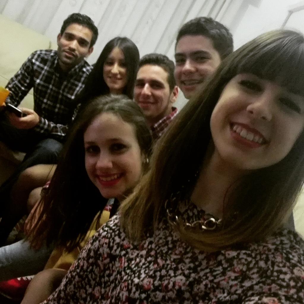 Rosa12Alvarez's tweet photo. Nos vamoooos! #TheBest #DondeEstanLasGatas #FranCani @Cristina_rb94 @Sunatde3 @Jandromarques @JorgeFdezMem @FranFedez http://t.co/zMTopb25rA