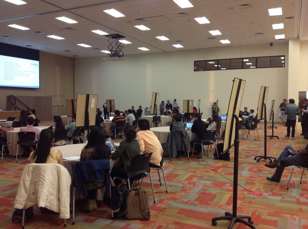 hekgal's tweet image. La audiencia, preparada para arrancar. Yo, mentoreando.#FanMaker #LeanSprint