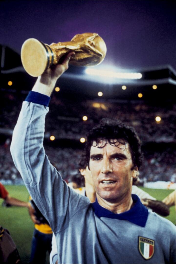 Buon compleanno Dino Zoff Happy birthday, legend!   