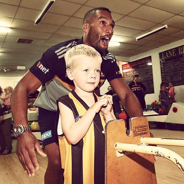 HawthornFC's tweet image. .@joshgibson06 is impressed at this young fan's ability during the @starlightau bowling extravaganza #hawkstourtassie