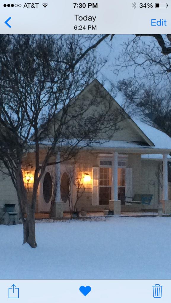 Angward4's tweet image. Snow!