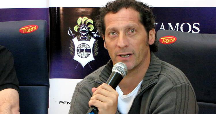 Sportia's tweet image. ¿Quién gana el clásico de La Plata?
RT si creés que Gimnasia
FAV si creés que Estudiantes