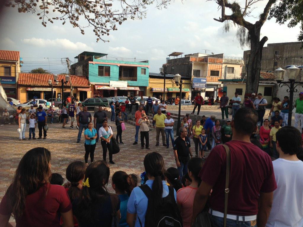 Coro juvenil y pequeños cantores plaza Junín de san Felipe <a href="/SistemaYaracuy/">el sistema yaracuy</a> #ElSistemaCumple40