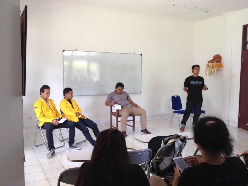 Hari ini kami mengadakan pemaparan visi misi, debat &amp; pemilihan Ketua HMPWK periode 2015-2016.