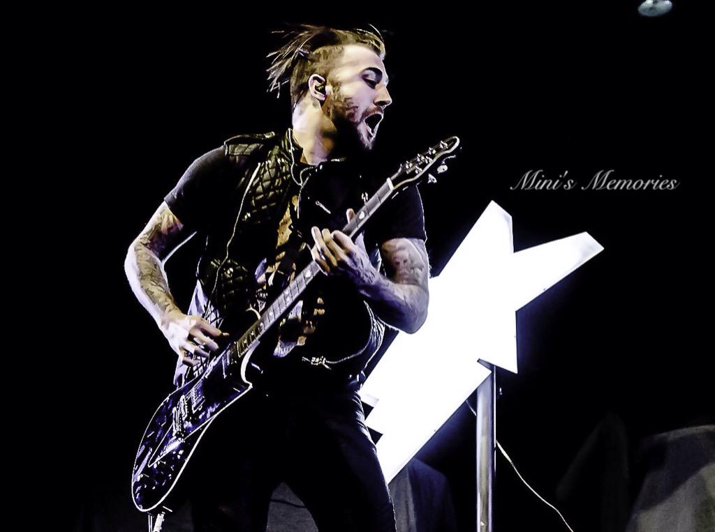MinisMemories's tweet photo. #starsinstereo shots are up! http://t.co/2qEYNqSKCd #CONCERTPICS #concertphotography #minismemories #livemusic http://t.co/qoFCWxAgwK