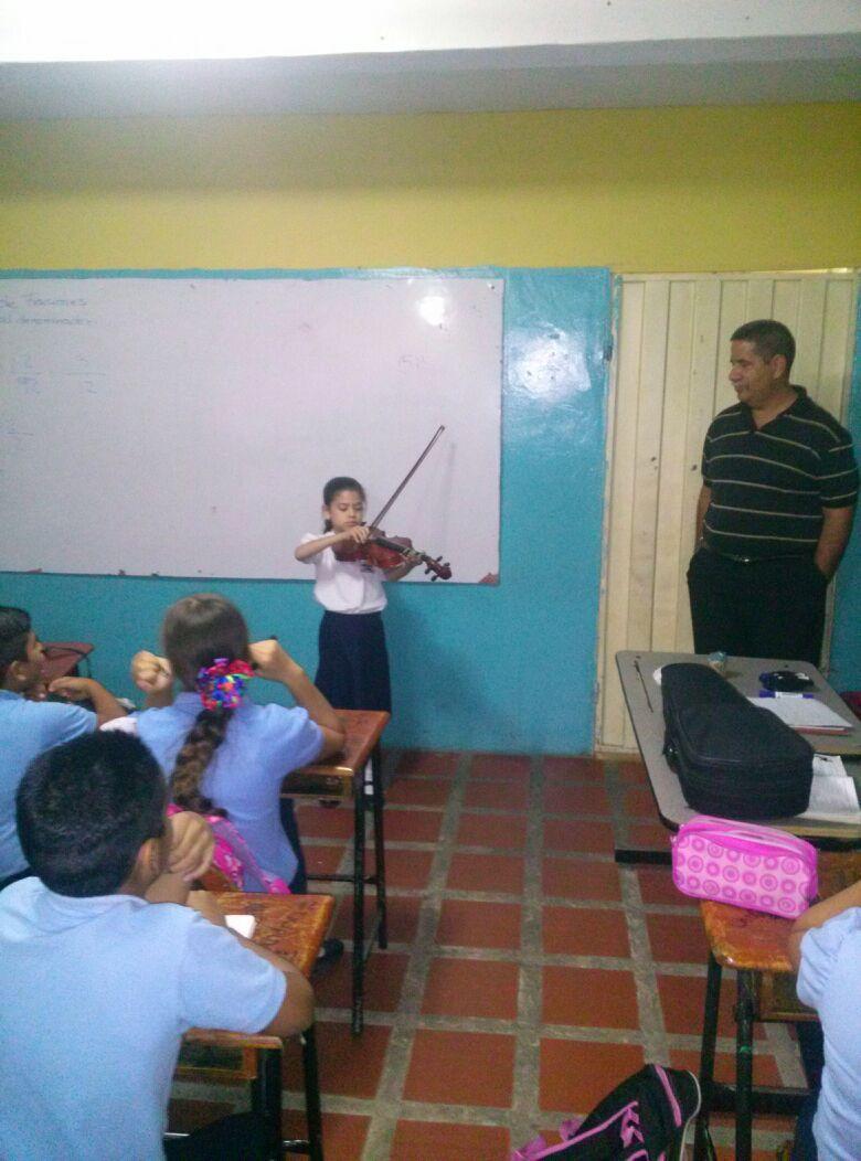 #05 Johelys Suarez Iniciacion Violin #Elsistemacumple40 #yosoyelsistema #TocarCantaryLuchar <a href="/elsistema/">El Sistema</a> <a href="/NucleoLags/">Núcleo Lagunillas</a>