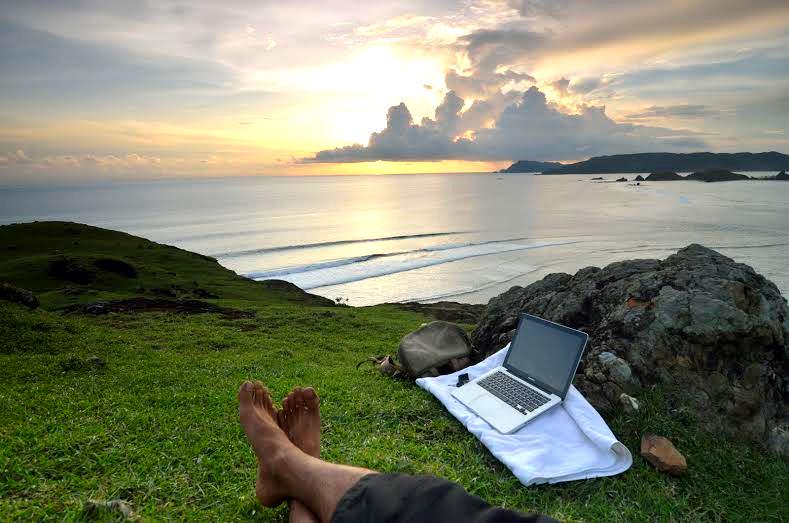 airasia's tweet image. This could be you! Don't miss our flash deal! Fly to Lombok from RM99! bit.ly/AirAsiatw