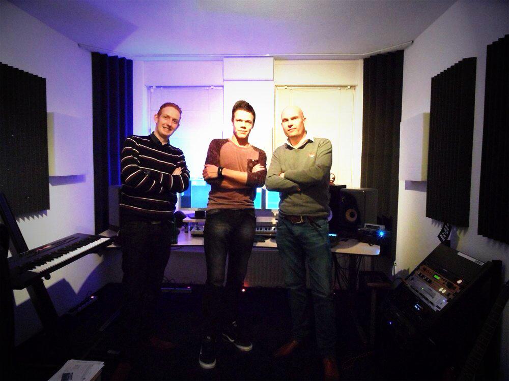 Afgelopen donderdag studiotime! Met <a href="/PropulsiveMusic/">Propulsive</a> <a href="/bobltd/">snoeijer</a> en <a href="/djreddevil/">Dj red devil</a> remix voor <a href="/PECZwolle/">PEC Zwolle</a> maken! #saxofoons
