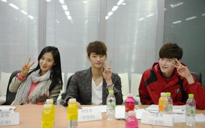 The main casts, Yuri, Jong Suk &amp; In Guk with their scripts