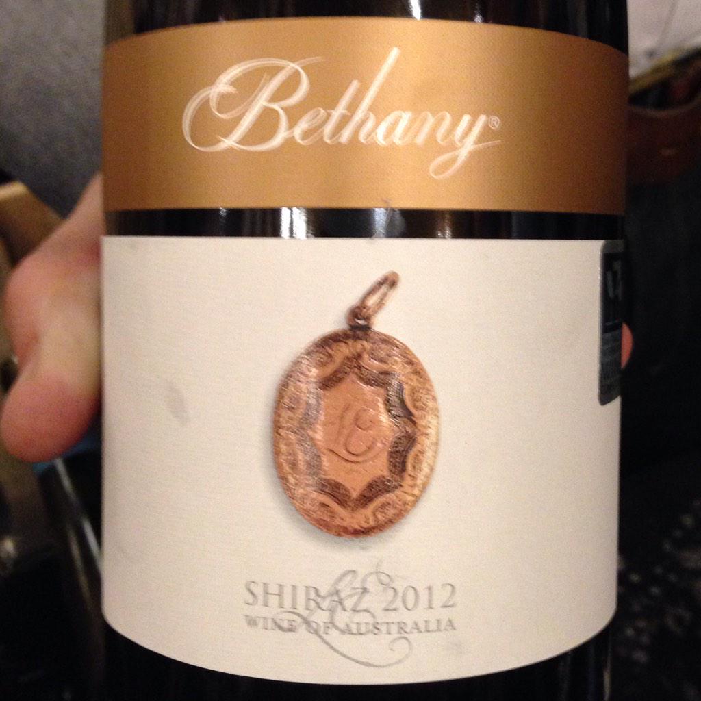 #VIWF just had my fave of the show! <a href="/bethanywines/">Bethany Wines</a> glad your back in #Van  #savory barossa