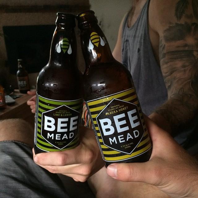 beemeadau's tweet photo. BEE Mead with mates #beemead by shanecox660 http://t.co/hPbkxK7Th5