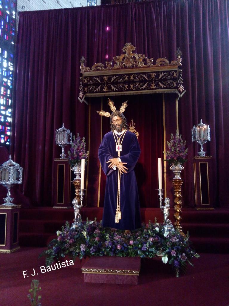 En estos momentos, Besamanos a Nuestro Padre Jesús Cautivo y Rescatado (San Pablo).