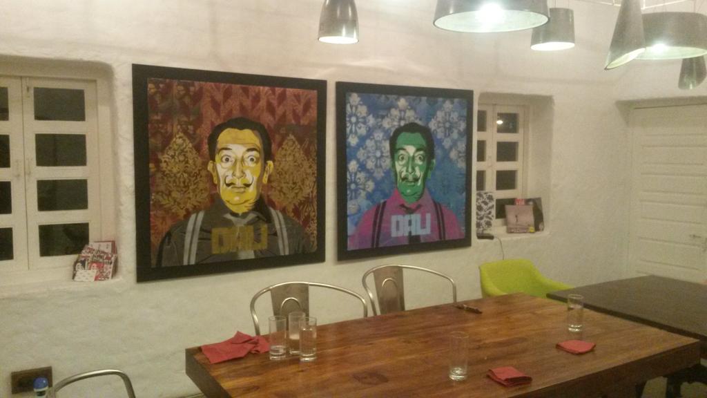 absolutelyaarti's tweet photo. New awesome cafe concept at Ahmedabad! http://t.co/iLKxKl6Zp5