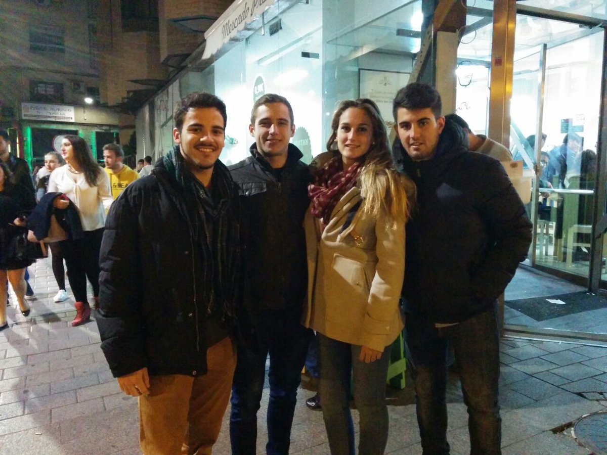 SaoelReal's tweet photo. Que ganas tenia de veros!! @EstherRoman17 @selimlebbady @NikoGuillen http://t.co/6ua5b2TrW9