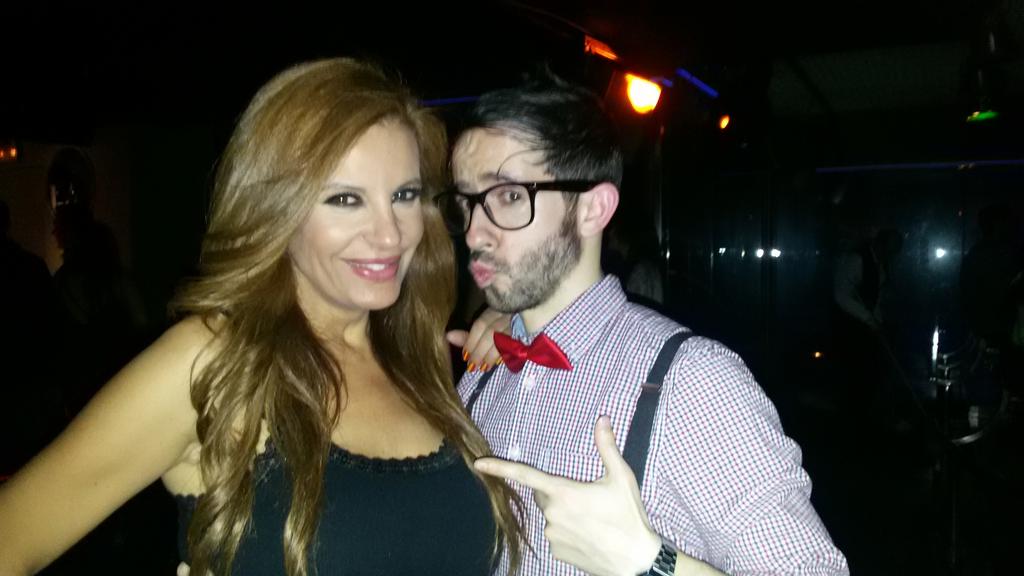 Xavier_Nerd's tweet photo. Después de su paso por @SalvameDeluxeT5, encuentro con la explosiva @soniamonroy. ¡Genio y figura! http://t.co/kVcfiqBhIZ