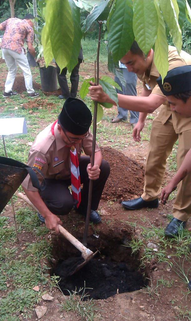 Ade Sarip hidayat tweet media