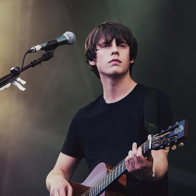 Happy birthday jake bugg! you\re so damn cute      