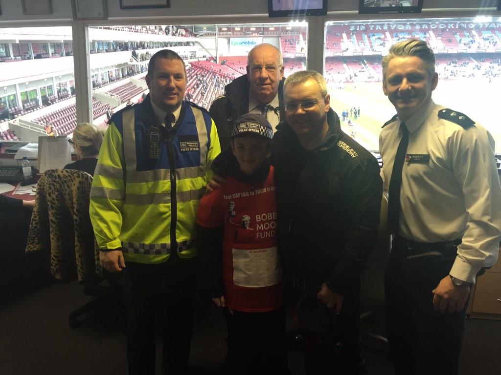 MPSFootballUnit's tweet photo. congratulations @JonjoHeuerman on completing your challenge #copshelpjonjo #whufc http://t.co/1ufli6EQ9R