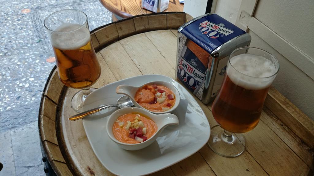danisahin's tweet photo. De tapas por Granada con @Beamuji23 http://t.co/tZ7DO06q63