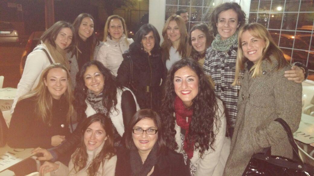 AnaCarbonell3's tweet photo. Noche de chicas #compañeras #amigas http://t.co/t2otcy5cSw