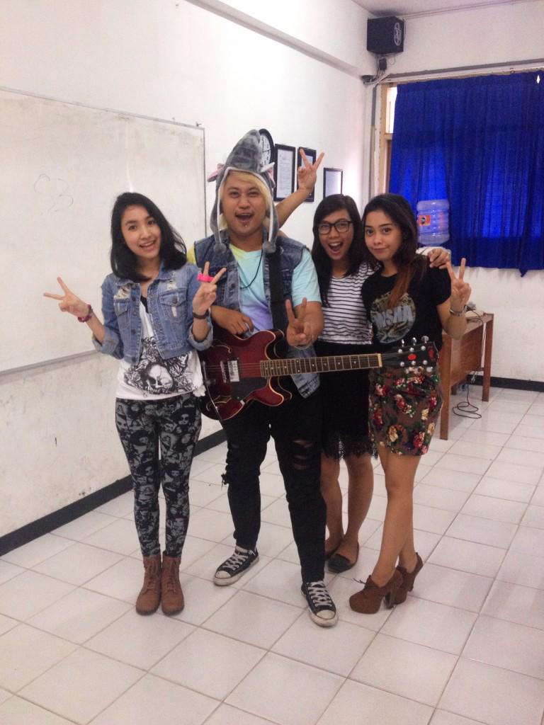 NyanyaBand's tweet photo. Satu kata buat @osis_smahada &amp; Murid2 SMA HANG TUAH 2 SDA, KOMPAK! Thanks ya! Semoga ketemu lagi di lain waktu! http://t.co/6t21zymLiB