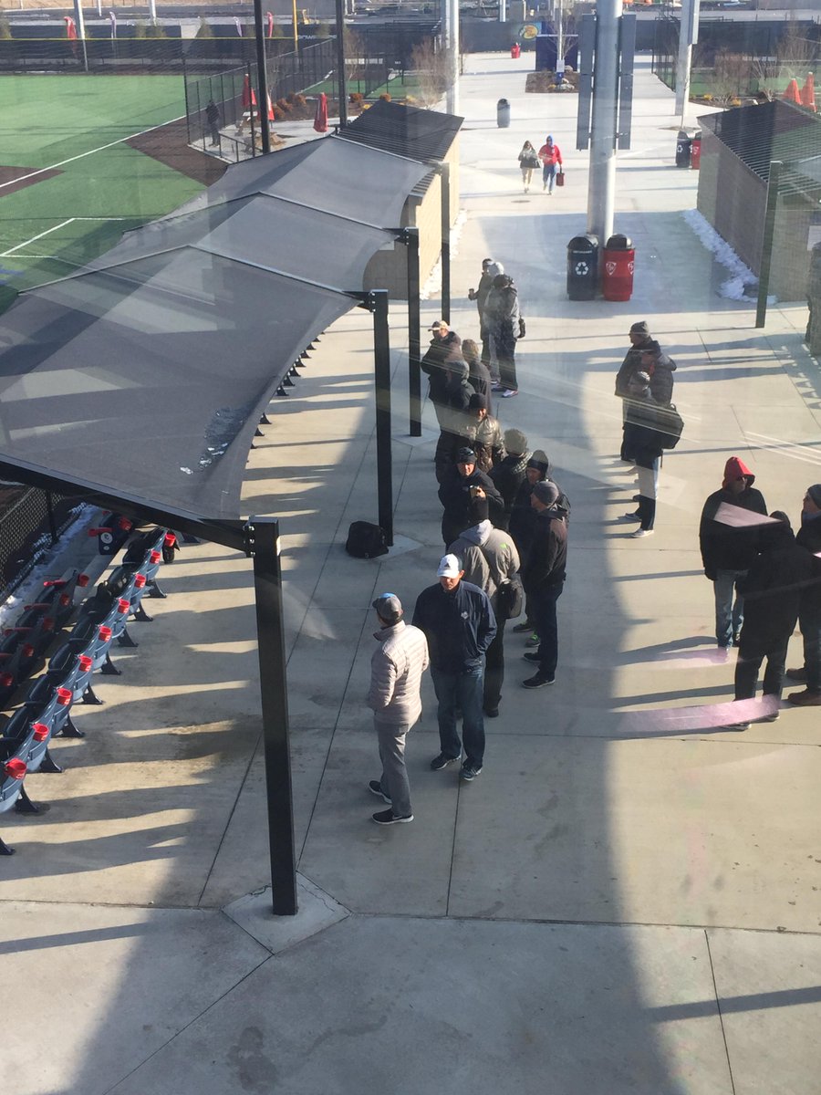 PGherlihy's tweet photo. Quite the scouting turnout to watch Ian Happ take some pregame cuts in BP! #PGSpringSwing http://t.co/AoLqjpw9Wn